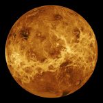 Jako druhá planeta od Slunce a nejbližší planetární soused Země byla Venuše dlouhou dobu zdrojem fascinace pro pozorovatele oblohy a astronomické nadšence. Nazývaná "Večerní hvězdou" nebo "Ranní hvězdou" podle své pozice vzhledem k Slunci, Venuše nabízí poutavou podívanou, když ozáří noční oblohu. V tomto článku prozkoumáme okamžiky, kdy se Venuše stává viditelnou, vytvářející nebeský tanec, který okouzluje pozorovatele po celém světě.